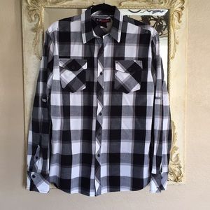 Tony Hawk long sleeved shirt. Black & white.Size M